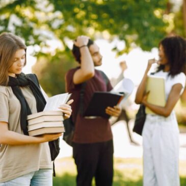 Britiske universiteter står over for økonomisk pres, da antallet af udenlandske studentervisa er det laveste i 20 år